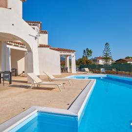Residence nuovo con piscina 500m spiaggia，位于布多尼的酒店