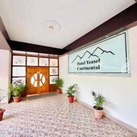 Hotel Yeasel continental by Staynest 100 meter from Ridge Park，位于甘托克的酒店