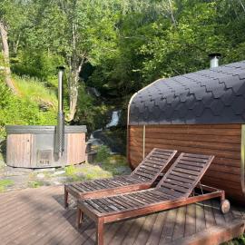 Spa Villa - Sauna, Hot Tub & Private Waterfall，位于沃斯的酒店