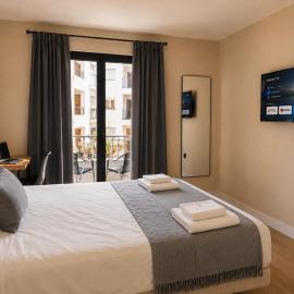 Hotel San Vicente - Centro Playa，位于科尼尔-德拉弗龙特拉的酒店