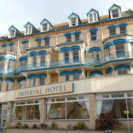 Imperial Hotel，位于伊尔弗勒科姆的酒店