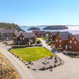 Fantastic year-around cabin with boats, hottube，位于Steinsland的酒店