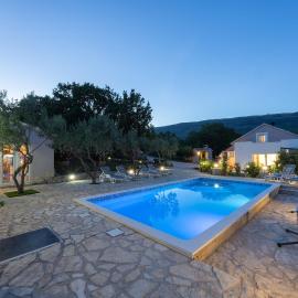Three-Bedroom Holiday Home in Dabar，位于Dabar的酒店
