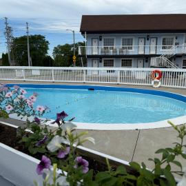 Falls Lodge by the Falls (Formerly Knights Inn),位于尼亚加拉瀑布的酒店