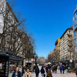 Vitosha Blvd Spacious and Quiet Apartment in Gallery,位于索非亚的酒店