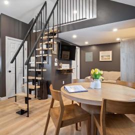 Coral Cottage - Tiny Home at Hampton Beach，位于汉普顿的酒店