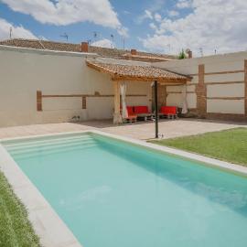 Villa Almudena，位于Nava de la Asunción的酒店