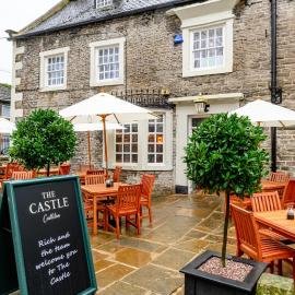 The Castle by Innkeeper's Collection，位于卡斯尔顿的酒店