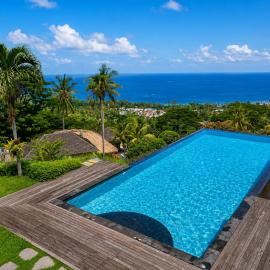 Villa Layar with Infinity Pool and Ocean View，位于Lajor的酒店
