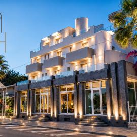 Hotel Alb's，位于阿尔巴·阿德里亚蒂卡的酒店