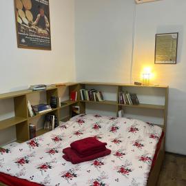 Bookworm Ultracentral Cozy, ultracentral apartment for people who appreciate comfort, details and books，位于特尔古穆列什的酒店