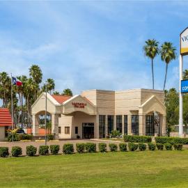 Victoria Palms Inn and Suites，位于Donna的酒店