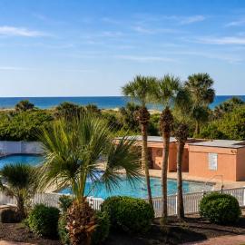 Coastal Dreams Ocean View St Augustine Beach Condo，位于圣奥古斯丁的酒店