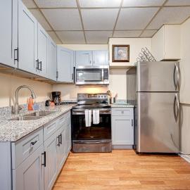 Newly Renovated Studio in the Heart of Pilsen condo，位于芝加哥的酒店