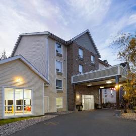 Hôtel TERRA Laurentides，位于圣阿加瑟莫的酒店