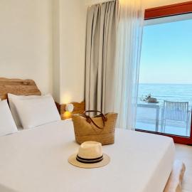Xanthos Beachfront Suites，位于Potamia的酒店