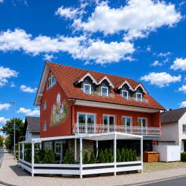 Hotel Weinhaus Wiedemann，位于Ginsheim的酒店