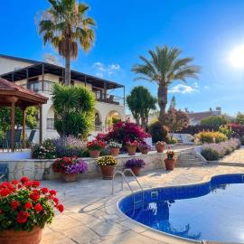 Charming Erimi Villa with Private Pool and Garden View，位于厄瑞米的酒店