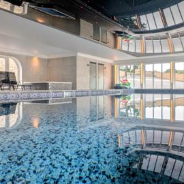 Nantsidyll Farm Spa & Holiday Lodges，位于Mydroilin的酒店