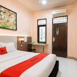 RedDoorz Syariah near Mall Of Serang，位于Kumprung的酒店