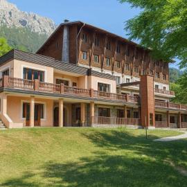 Auberge de jeunesse HI Valdeblore - Le Chalet,位于瓦尔代布洛尔的酒店