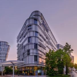 Radisson Blu CDG Airport Terminal Hotel, Paris，位于弗朗斯地区特朗布莱的酒店