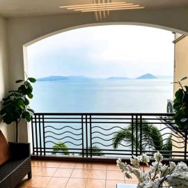 Club Balai Isabel Front Taal Lake & Volcano View，位于Talisay的酒店