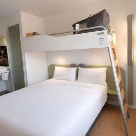 ibis budget Issoire，位于伊苏瓦尔的酒店