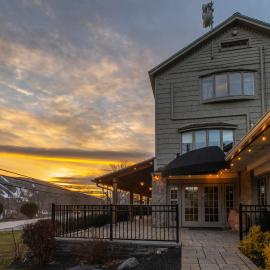 The Outpost by Windham Mountain Club，位于温德姆的酒店