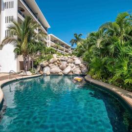 Beautiful Beach access 2 bedroom condo! For Sale，位于塔果鲁达的酒店