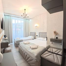 Leader Hotel，位于戈里斯的酒店