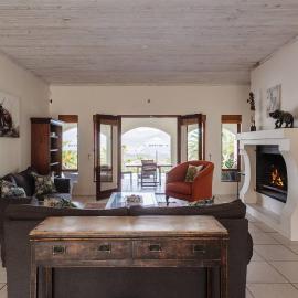 Barton Dove near Hermanus Pool Hot Tub，位于波特里弗的酒店