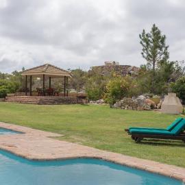 Barton Blue Crane near Hermanus Pool Hot Tub，位于波特里弗的酒店