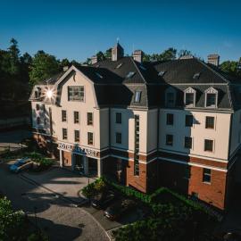 Hotel Nazaret Piekary Śląskie，位于希隆斯克地区佩卡雷的酒店