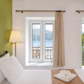 Stonehouse with wonderful seaview