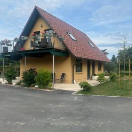 Ferienappartements Anke Lange，位于瓦伦的酒店