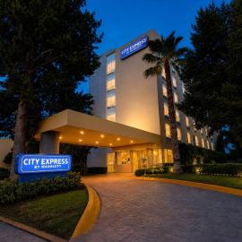 City Express by Marriott Saltillo Norte,位于萨尔蒂约的酒店
