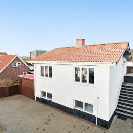 Dejlig Helårshus I 2 Etager I Thyborøn Med Klitudsigt Sj1063，位于曲博伦的酒店