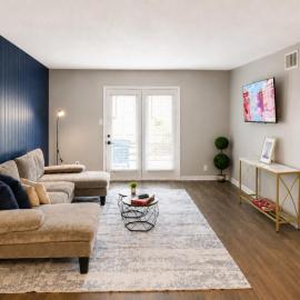 The Briar House Elegant Hoover Escape T1