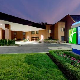 Holiday Inn Express & Suites Mentor - Banquet Center by IHG，位于门托的酒店