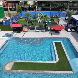 Blue Crawfish Boutique Hotel & Pool Bar