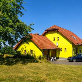 Urlaub mit Hund auf dem Bauernhof Hofswald，位于Euscheid的酒店