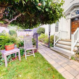 Lovely studio w/full kitchen/free WiFi- next to river/antique shops/restaurants