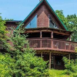 Stunning & Spacious Log Cabin in the Woods，位于布斯贝港的酒店
