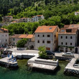 Historic Waterfront Apartment，位于Muo的酒店