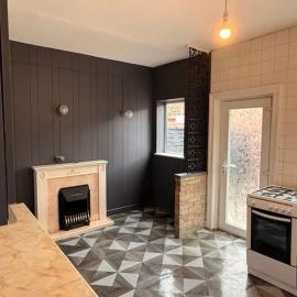 Spacious 3 Bedroom Home Near Oldham Town Centre & Hospital，位于奥尔德姆的酒店