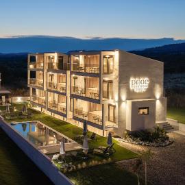 Pnoe Boutique suites，位于尼基季的酒店