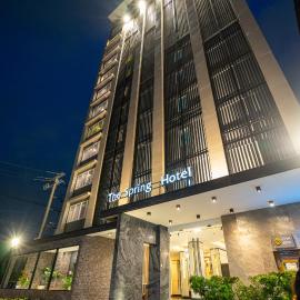 The Spring Bangkok,位于曼那的酒店