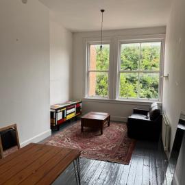Spacious 1 bedroom flat, fantastic Leeds location，位于利兹的酒店