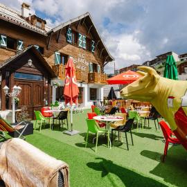 Hotel Le Blanche Neige，位于瓦尔堡的酒店
